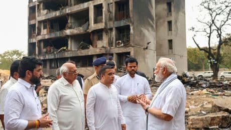 Indien: Flugzeugabsturz: Premier Modi spricht mit Überlebendem