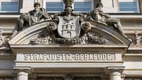 Prozessbeginn: Nach tödlichem Balkonsturz - Ex-Freund steht vor Gericht