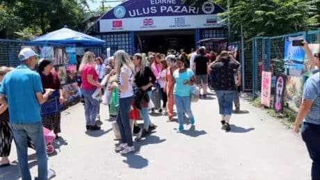 Türkler çekildi, ortalık onlara kaldı... Sınırdan akın akın geliyorlar
