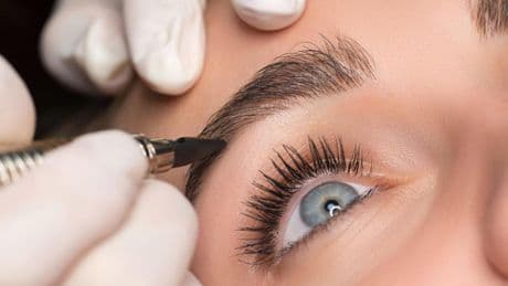 María Borbolla, maquilladora: "A partir de los 50, rellenar las cejas es fundamental para rejuvenecer el rostro"