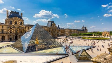 Iconic tourist destination closes unexpectedly, with thousands left waiting outside