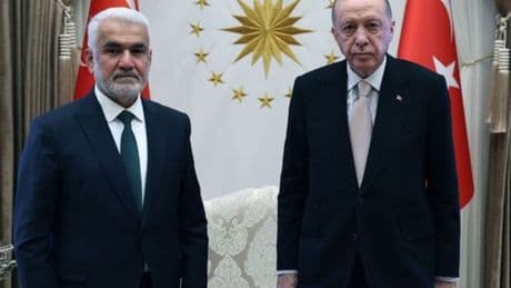 Siyasi liderleri kabul etti