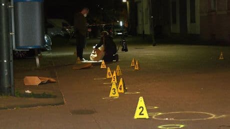 Opfer in Lebensgefahr - Fuhr Autofahrer einen Mann (24) absichtlich um?