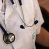 Déserts médicaux : "Nous sommes prêts à tenir le bras de fer", affirme la présidente du syndicat Jeunes Médecins, qui appelle à une grève illimitée