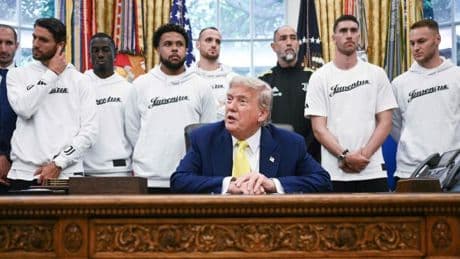 Geradeaus schauen, nicht antworten – Fremdscham-Momente bei Donald Trump