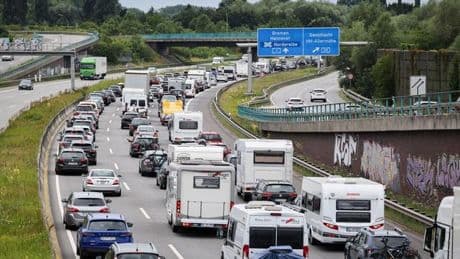 Verkehr: Ferien in NRW - ADAC erwartet volle Straßen im Nordwesten
