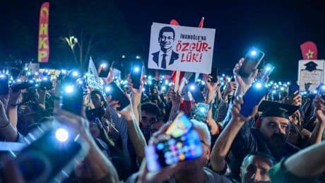 Istanbul: Zehntausende protestieren für Freilassung von Imamoglu