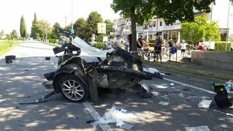 Treviso, non si ferma all'alt dei carabinieri e si schianta contro un albero: Kevin Angel muore a 23 anni durante la corsa in ospedale