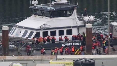 Migration mayhem as 800 migrants cross Channel today in border chaos