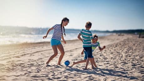 10 Ideen: Strandspiele: Diese Spiele trotzen Wind, Wellen und Sand