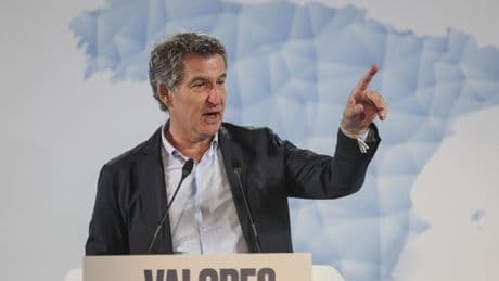 Feijóo defiende la «riqueza» de las lenguas y acusa Pradales e Illa de usarlas para enfrentar