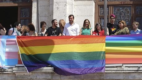 El Supremo avala la colocación de la bandera LGTBI en el Ayuntamiento de Valladolid y desarma a Abogados Cristianos