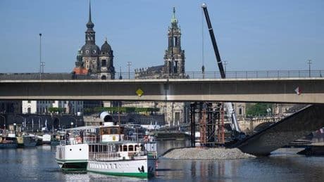 Flottenspektakel: Mai-Parade der Dresdner Weißen Flotte ohne Carolabrücke