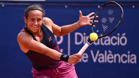 La argentina Solana Sierra avanza a cuartos en Valencia a costa de la española Ariana Geerlings