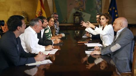 Sumar carga contra la pasividad del PSOE pero no amenaza al Gobierno