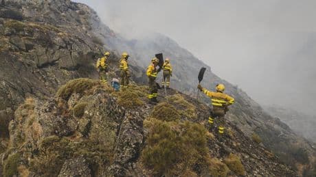 La lucha de la brigada contra incendios en el valle de Valdeinfierno (Sanabria)
