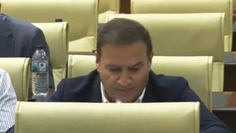 AK Partili Osman Aydoğdu'dan Mansur Yavaş'a zor soru: Gençlerin spor yapacağı halı sahalara göz dikmek niye?