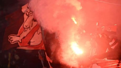 DFB-Sportgericht: Fans zünden Pyro: Hohe Geldstrafen für Bayer und Union