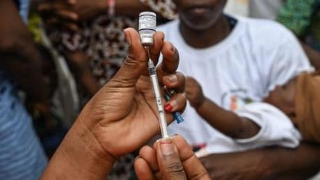 « L’Afrique produit moins de 2 % des vaccins dont elle a besoin : il faut développer la fabrication locale »