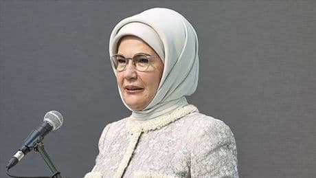 Emine Erdoğan A Milli Kadın Voleybol Takımı'nı kutladı