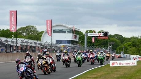 Tragedia en el motociclismo: mueren dos pilotos de 21 y 29 años durante una carrera del Campeonato Británico de Superbikes