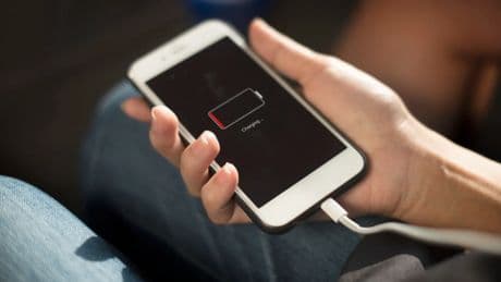El impacto en la factura de la luz de dejar tu teléfono móvil enchufado de noche