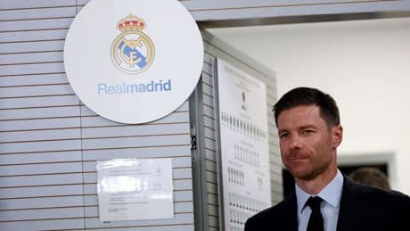 Las vidas cruzadas de Xabi Alonso llegan al Bernabéu: de su castigo a Platini al idilio con Pep