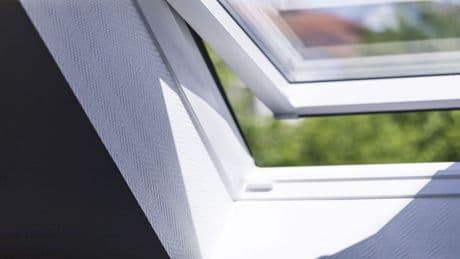 Fataler Fehler im Bad: Warum Sie nachts niemals das Fenster kippen sollten
