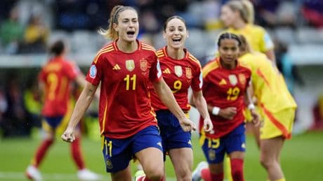 Una España desatada vuela ante Bélgica