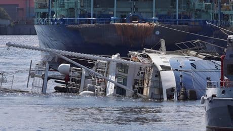 Del remolcador hundido al portaaviones obsoleto: más problemas para la Armada rusa