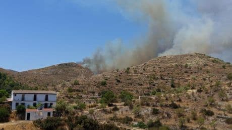 Nuevo incendio en Lubrín (Almería): movilizan a 16 aeronaves y 14 grupos de bomberos forestales