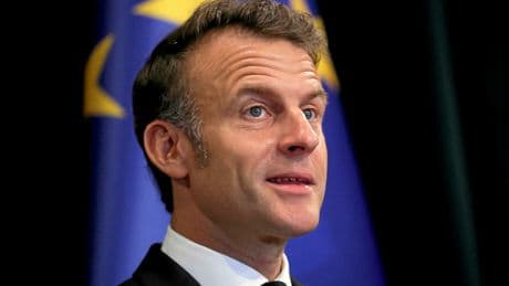 Emmanuel Macron, un président en voie de hollandisation ?