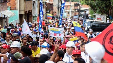 Venezuela'dan ABD'ye 'Uzak durun' uyarısı: Binlerce motorcu Maduro'ya destek için Karakas'ı turladı