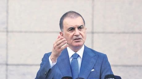 Özel, 3’üncü sınıf siyaset yapıyor