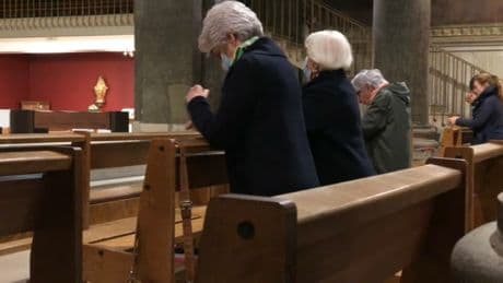 "Ils ont soif de spiritualité": 400 adultes vont recevoir le baptême au diocèse de Lyon ce week-end