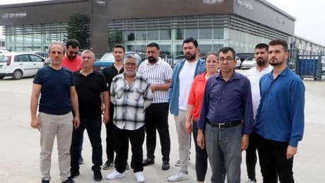 Sıfır otomobilleri sahte plaka ve ruhsatla satıp, parasını zimmetine geçirdi