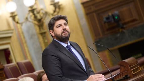 López Miras saca adelante los presupuestos de 2025 gracias a un acuerdo con Vox