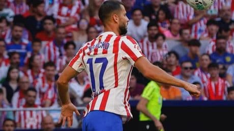Simeone medita utilizar a Hancko como lateral izquierdo