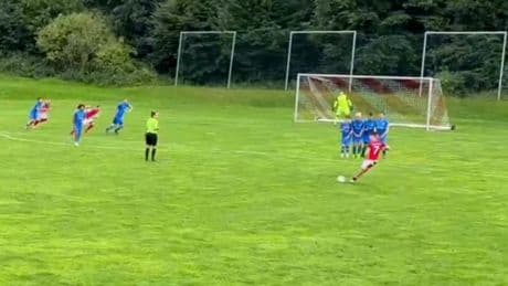 Traum-Hattrick in 25 Minuten  - Amateur-Fußballer begeistert mit Freistoß-Wahnsinn