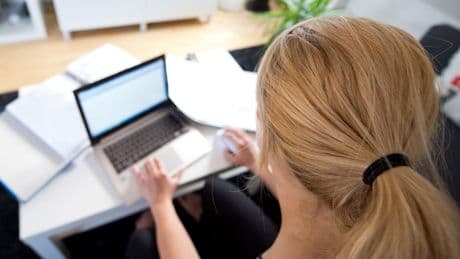 Kennen Sie diese Regeln? - Das dürfen Sie im Büro auf keinen Fall machen