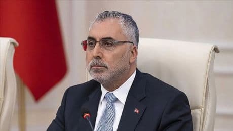 Bakan Işıkhan: 3 yılda 445 bin kişiye staj desteği sağladık