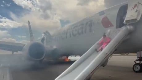 «L’avion a tremblé très fort» : un Boeing prend feu à Denver, les passagers évacués