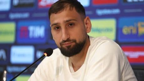 Gianluigi Donnarumma in private Man Utd transfer talks after ‘take it or leave it’ offer