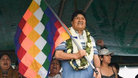 El ex presidente de Bolivia Evo Morales se autoproclama candidato a pesar de estar en busca y captura