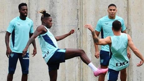 Nico Williams ya trabaja con todos sus compañeros en Lezama