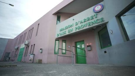 Bouches-du-Rhône: deux prisons visées par des tirs de mortiers et des incendies cette nuit