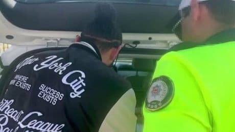Pendik’te trafikte tartıştığı kişinin aracına yumruk atan saldırgana para cezası