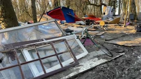 Val d'Oise: le maire de Villeron relaxé après l'expulsion illégale d'un campement de Roms
