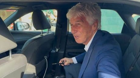 Roma, al via il raduno: Gasperini il primo ad arrivare. Sorrisi e cori dei tifosi