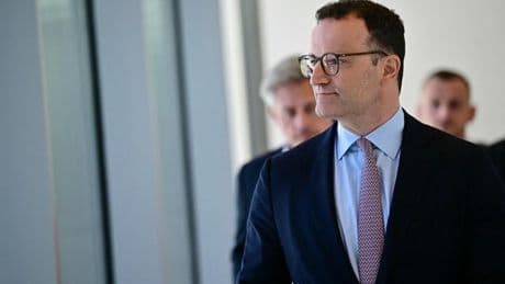 Corona-Pandemie: Bericht über Maskenbeschaffung belastet Jens Spahn